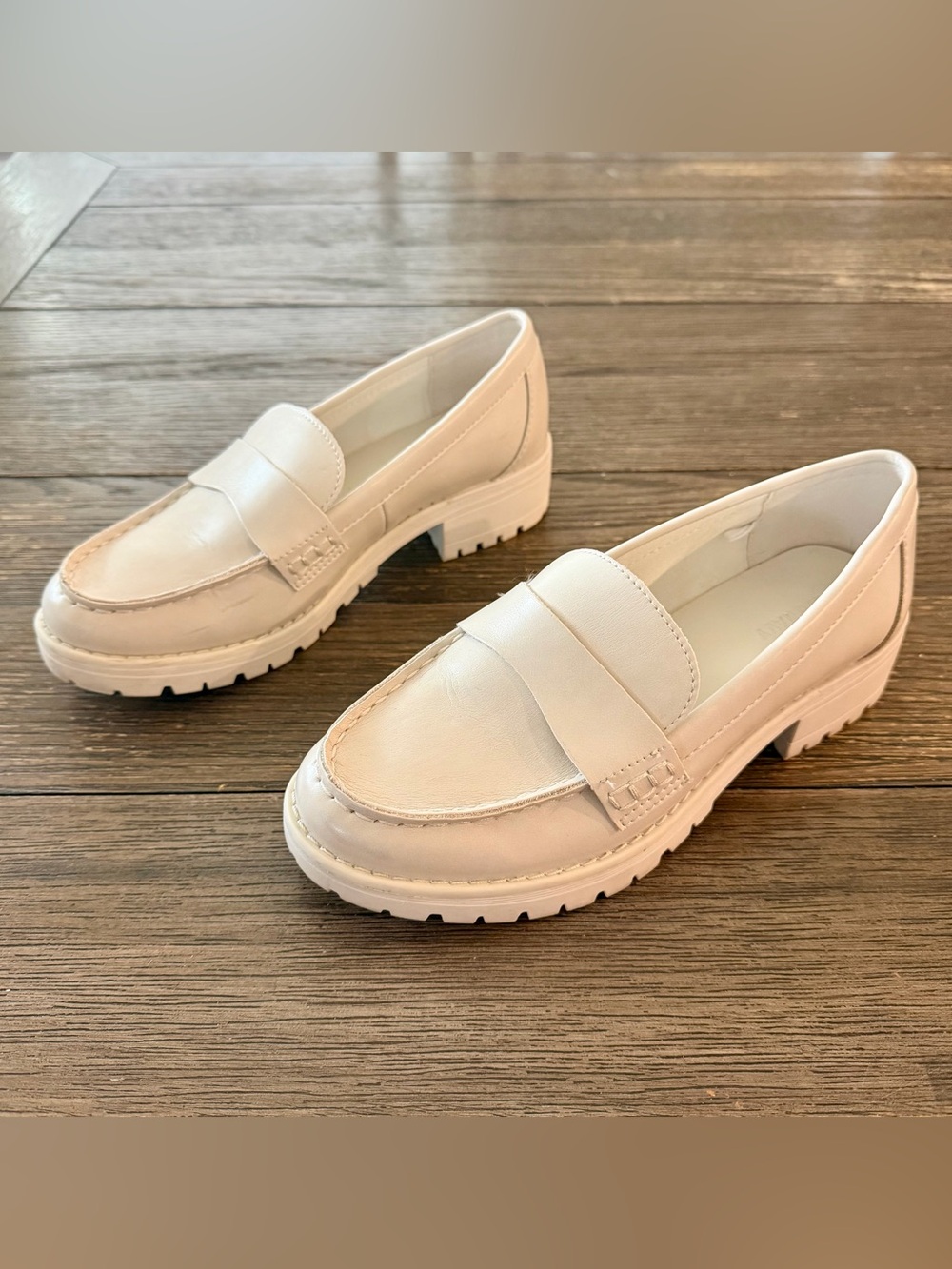 Old Navy Loafers W 7.5 Off White Chunky Heel Faux Leather Cushioned Lug Sole